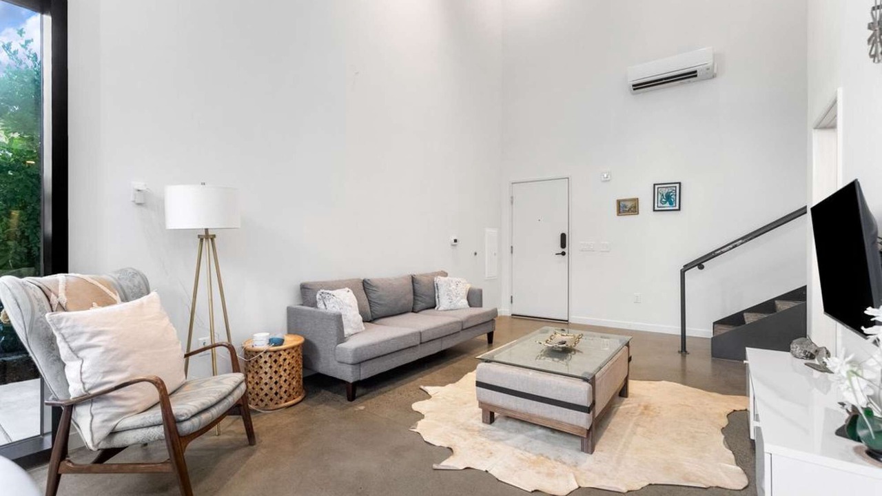Photo of Livingroom in Downtown