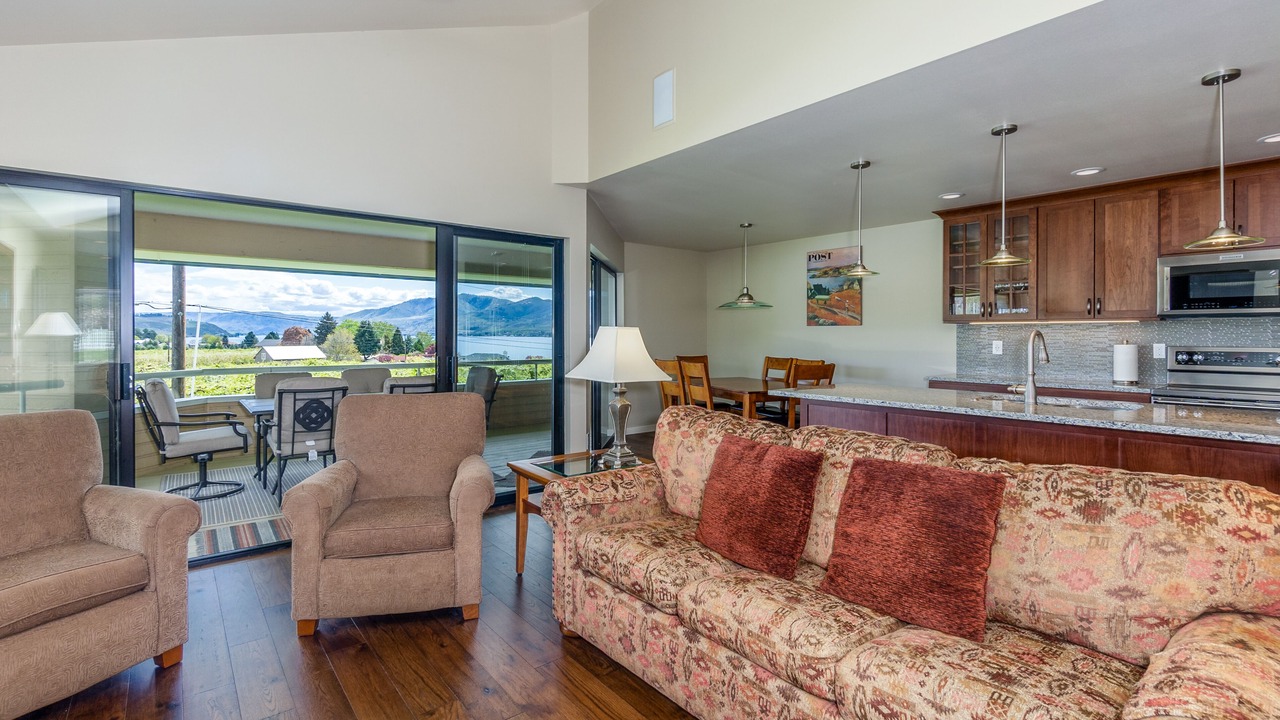 Photo of Livingroom in Wapato Point