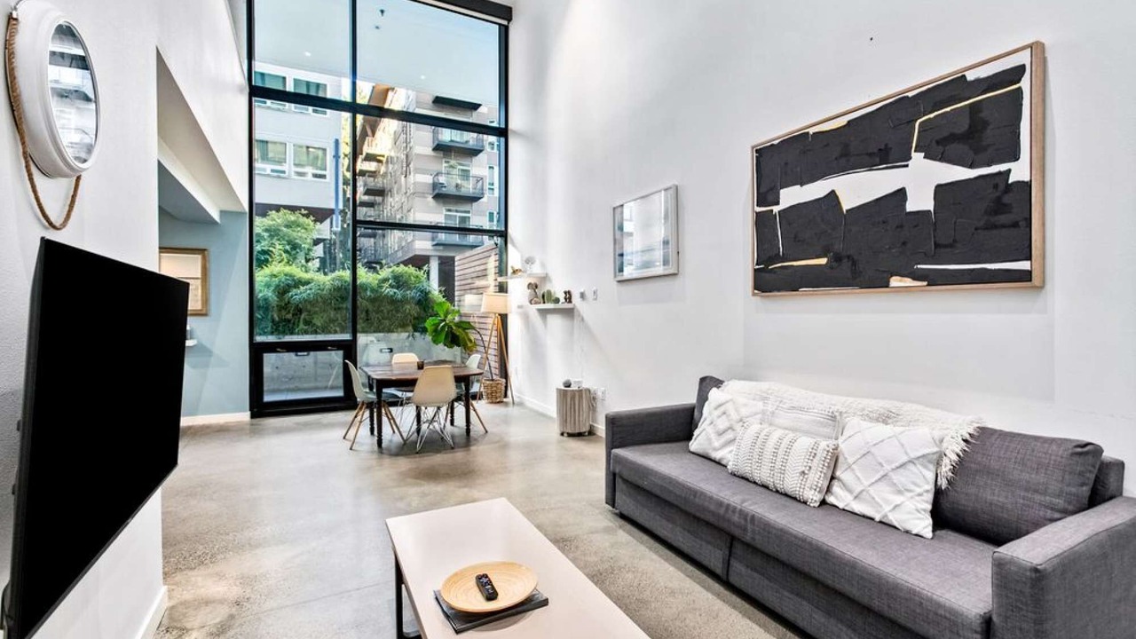 Photo of Livingroom in Downtown