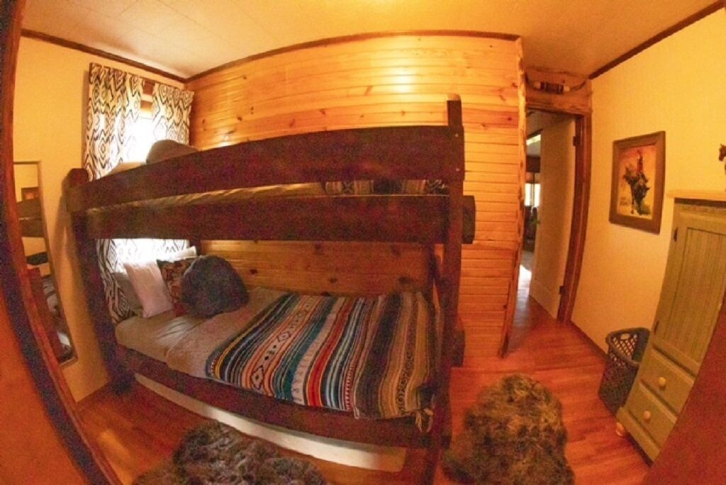 Photo of Bedroom in Eminence