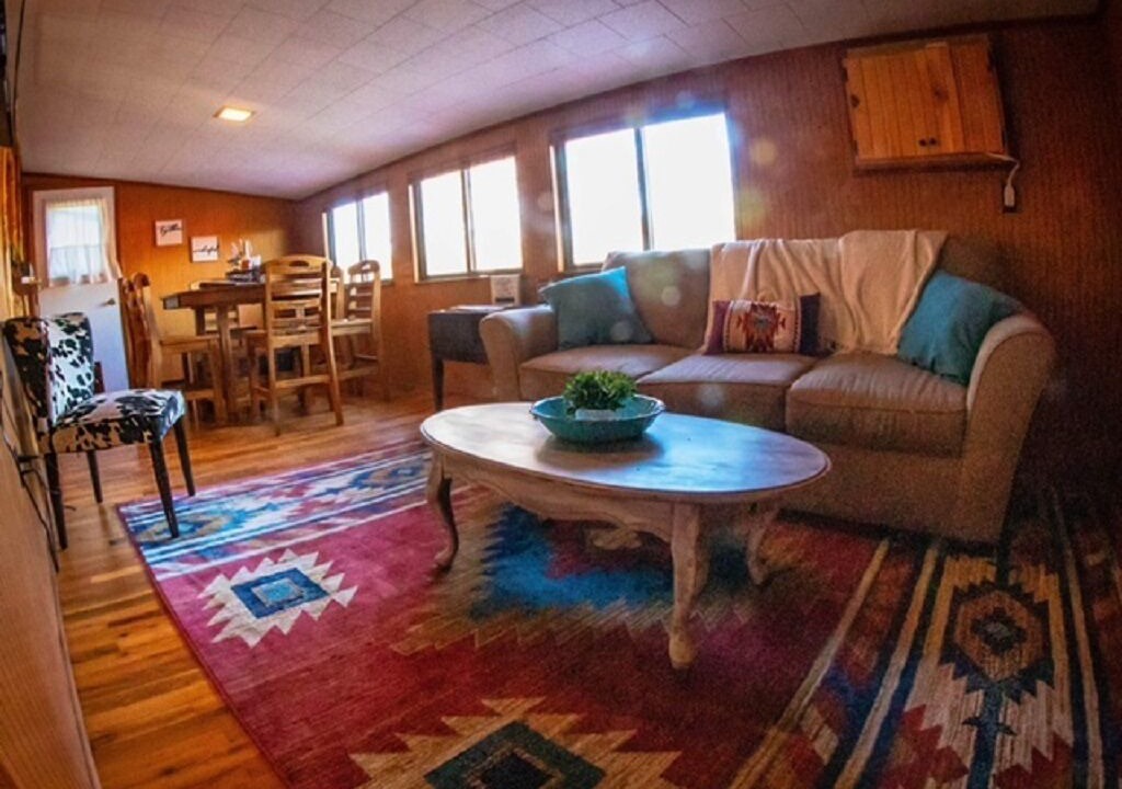 Photo of Livingroom in Eminence