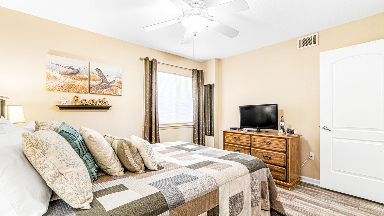 Photo of Bedroom in Gulf Shores