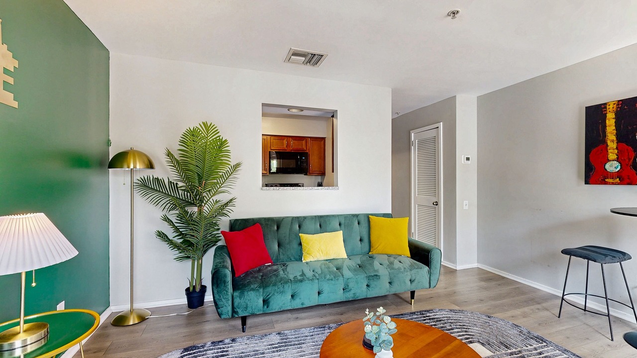 Photo of Livingroom in North Capitol