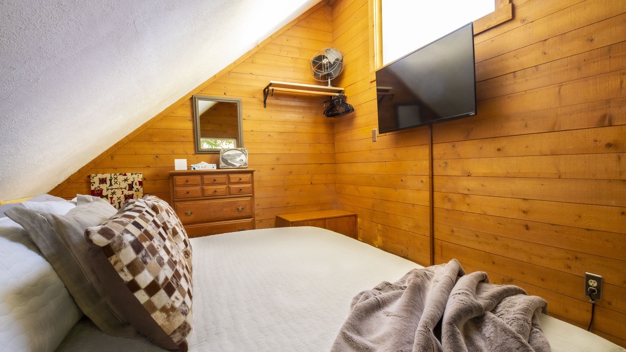 Photo of Bedroom in Garfield