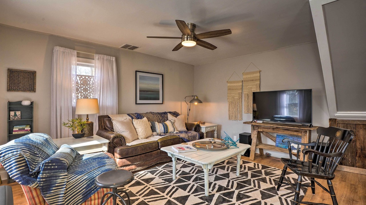 Photo of Livingroom in Lothian