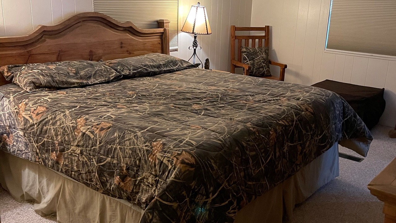 Photo of Bedroom in Navajo Dam