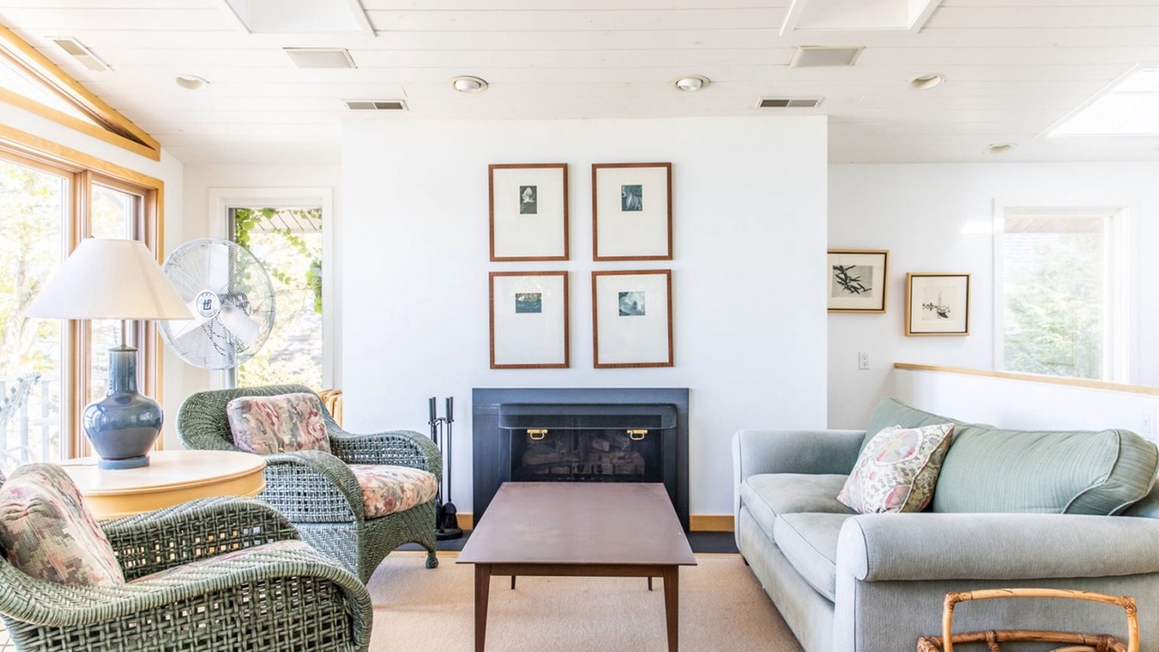 Photo of Livingroom in Shorewood-Tower Hills-Harbert