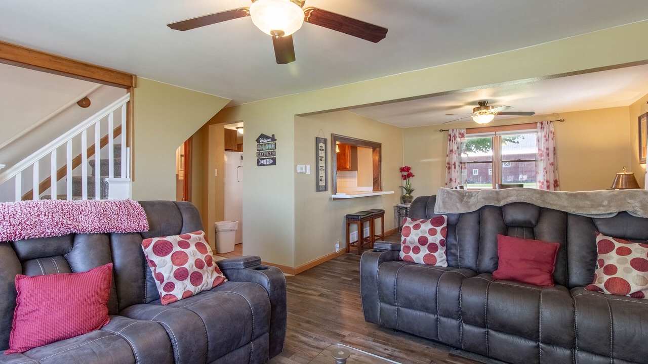 Photo of Livingroom in Black Wolf
