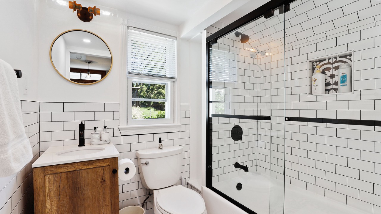 Photo of Bathroom in Bluemont