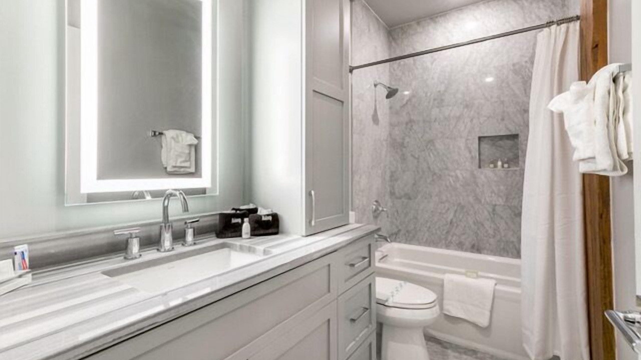 Photo of Bathroom in Arts/Warehouse District