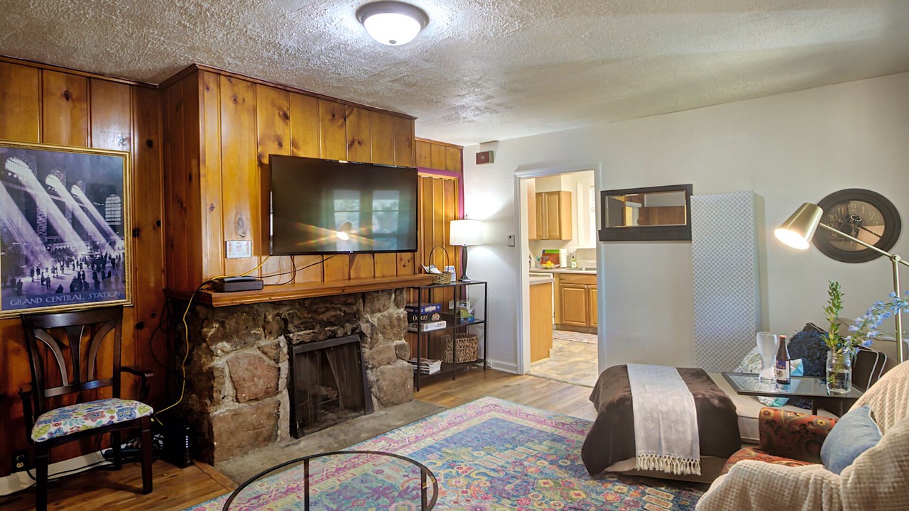 Photo of Bedroom in Rogers Park