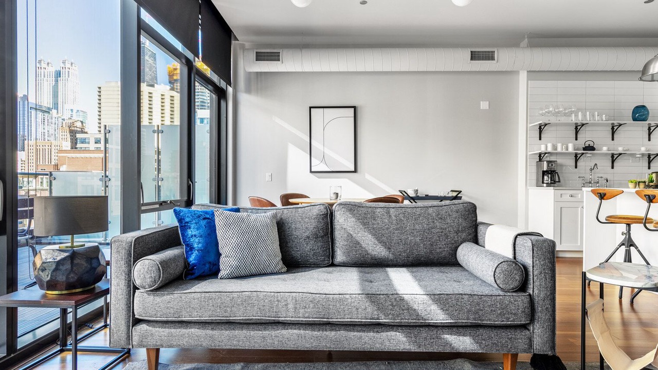 Photo of Livingroom in Near North Side