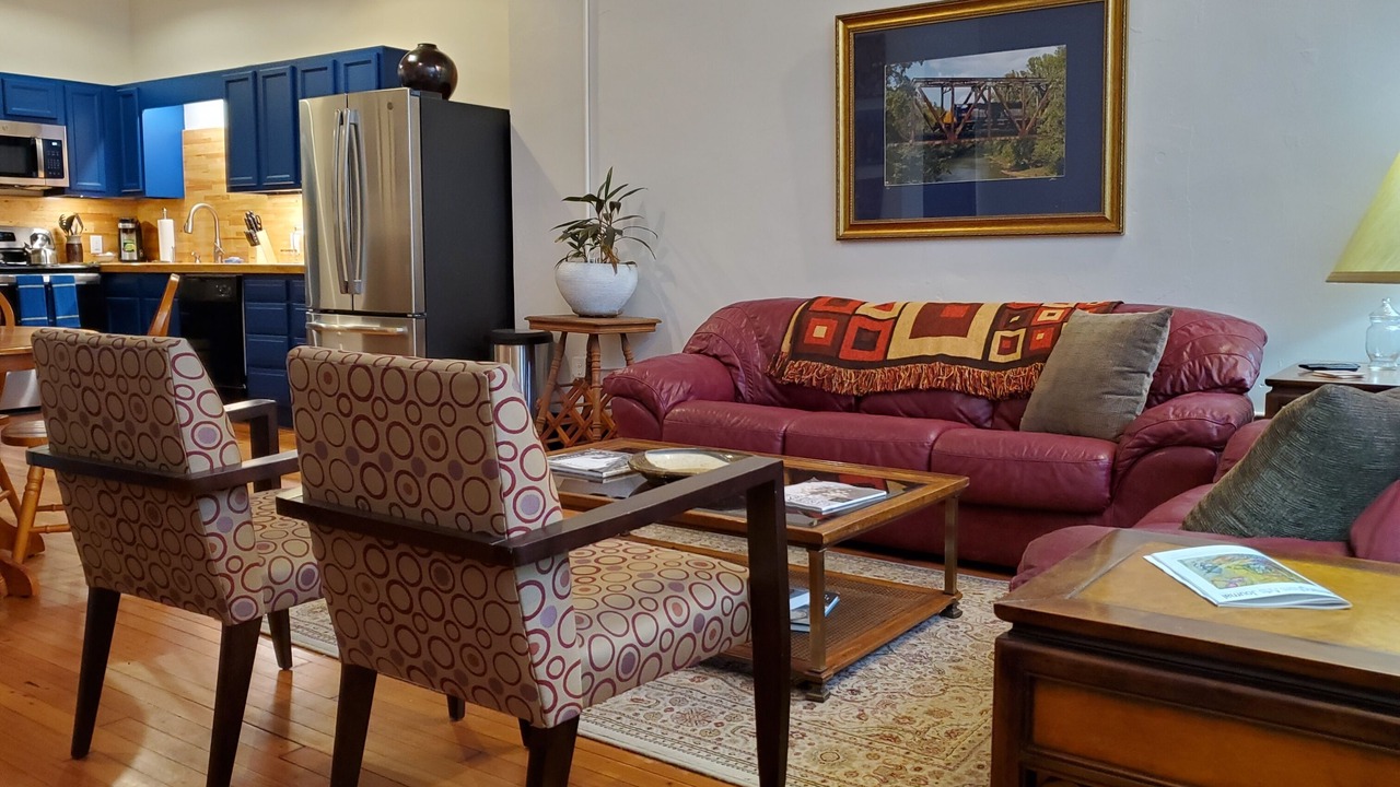 Photo of Livingroom in Central City