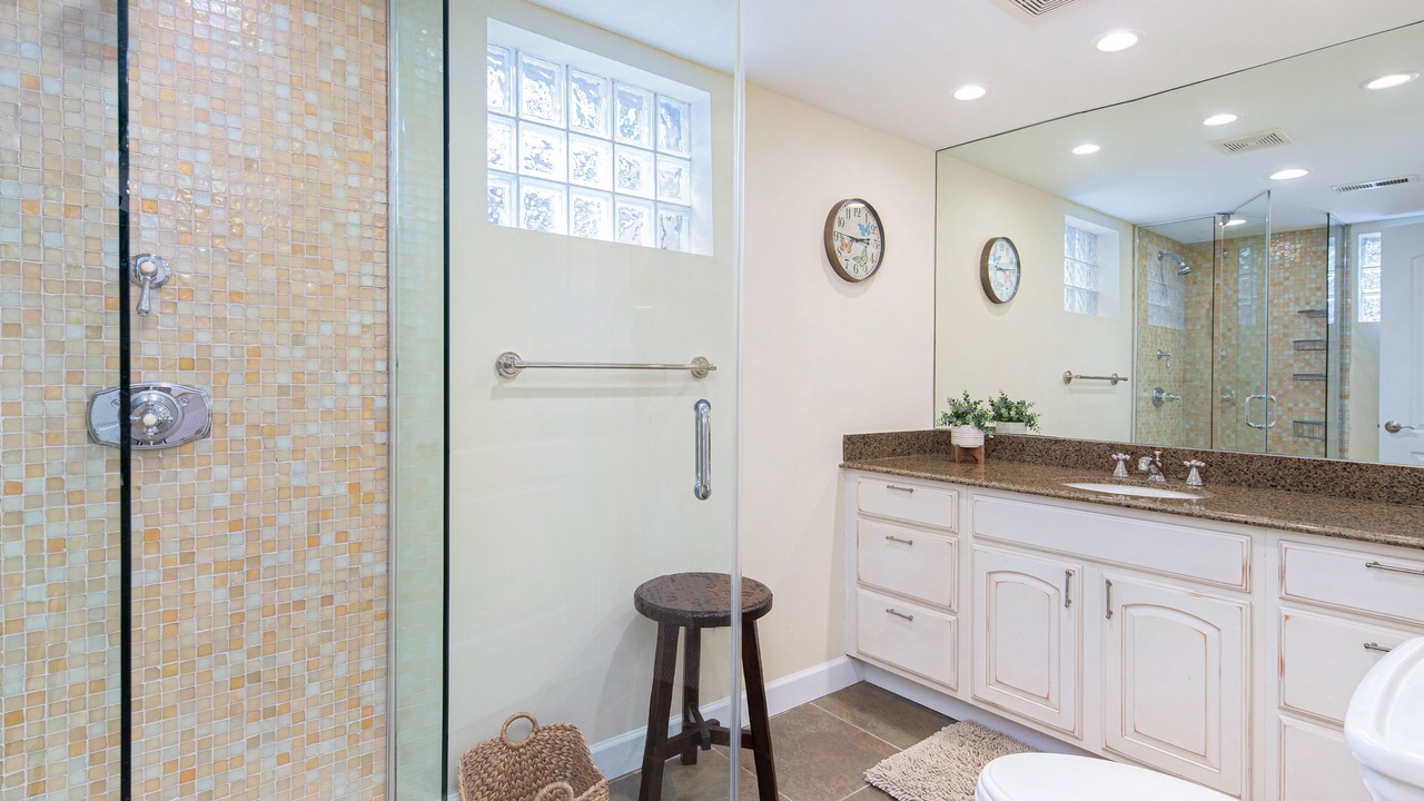 Photo of Bathroom in Lakeside