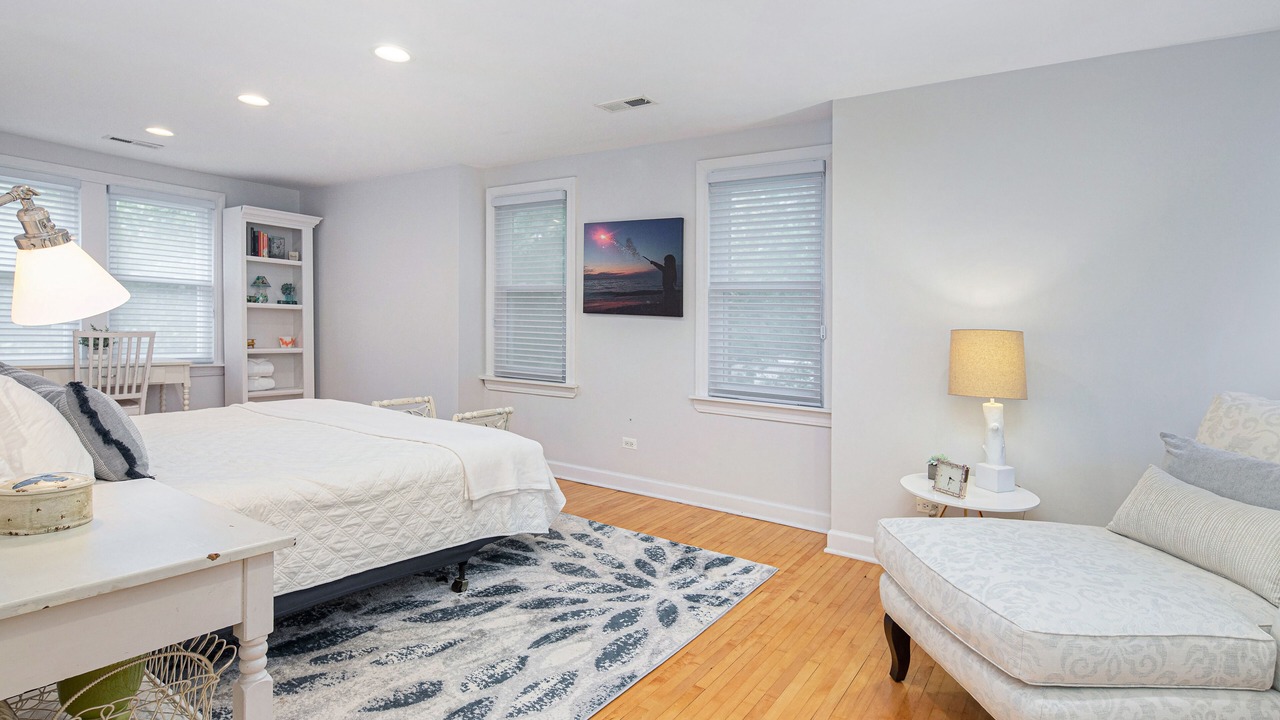 Photo of Bedroom in Lakeside