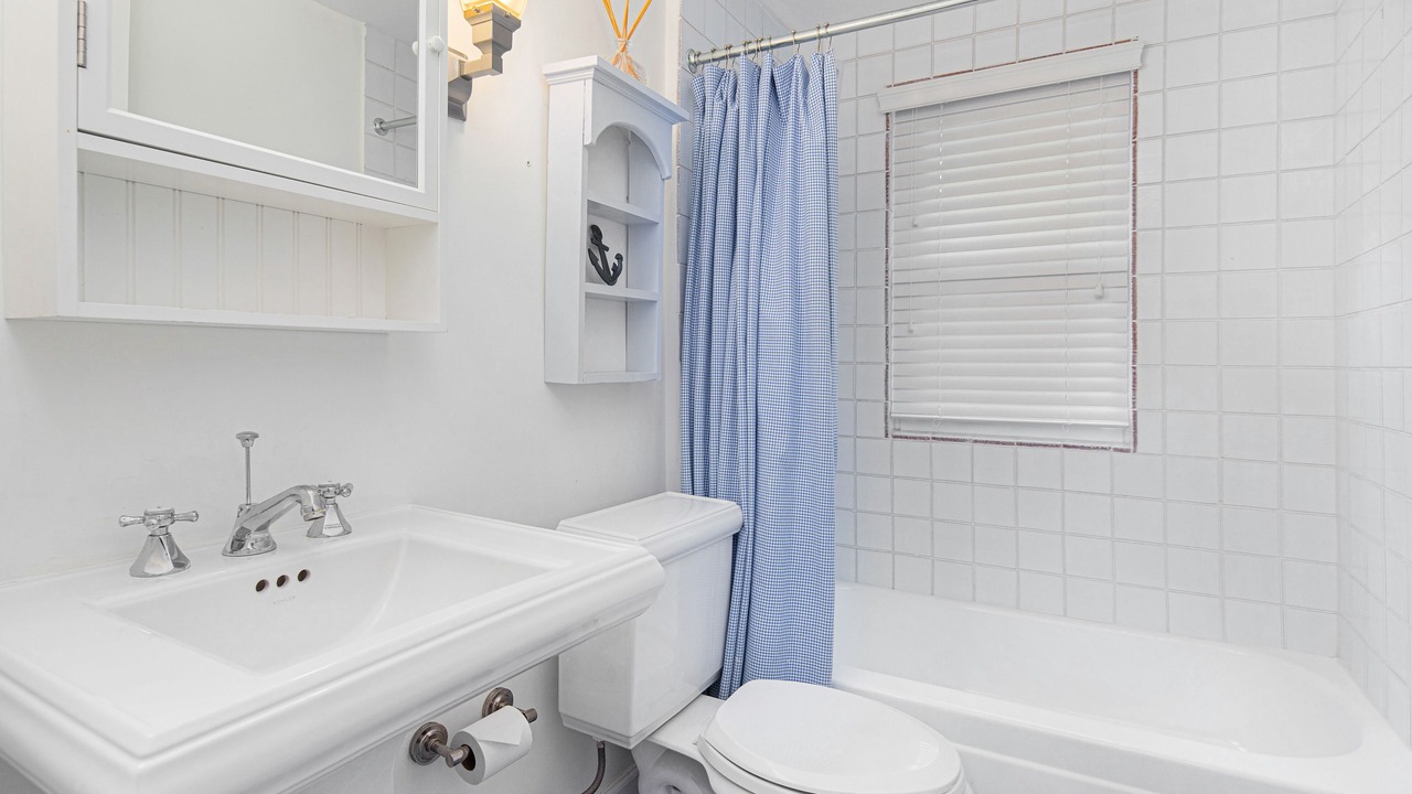 Photo of Bathroom in Lakeside