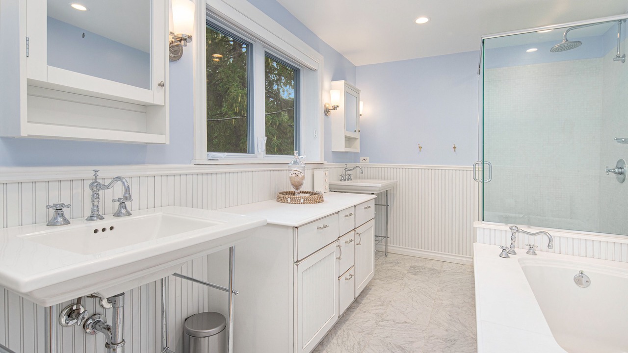 Photo of Bathroom in Lakeside
