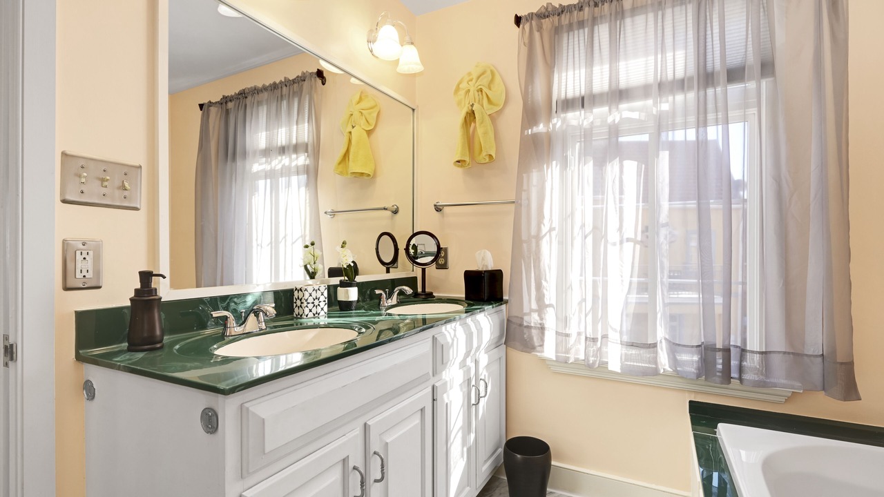 Photo of Bathroom in Adamstown