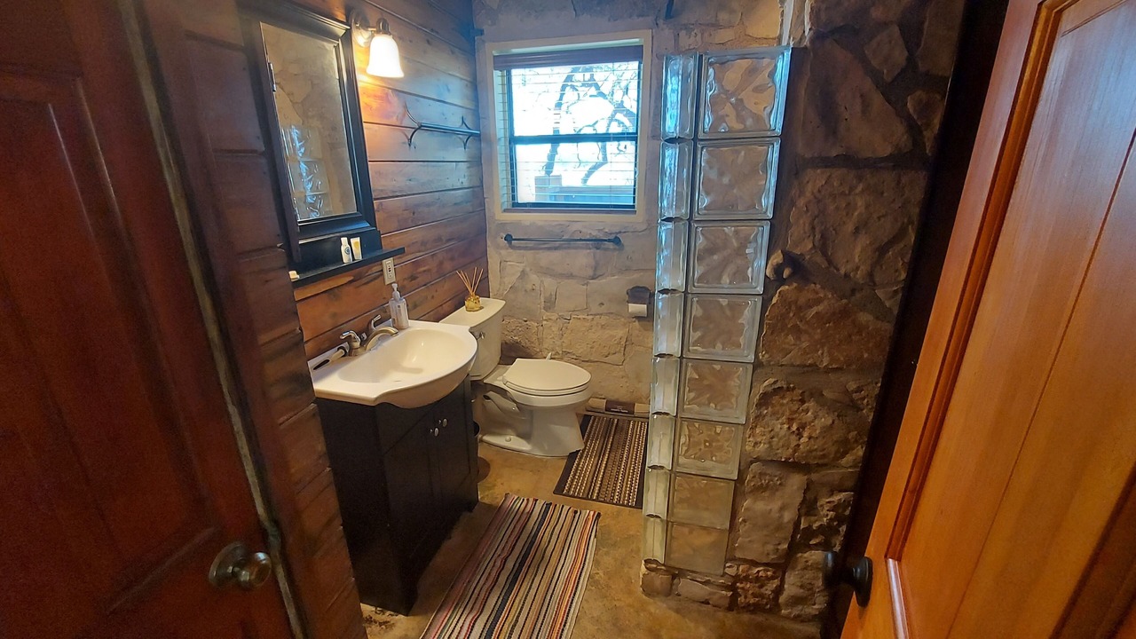 Photo of Bathroom in Lago Vista