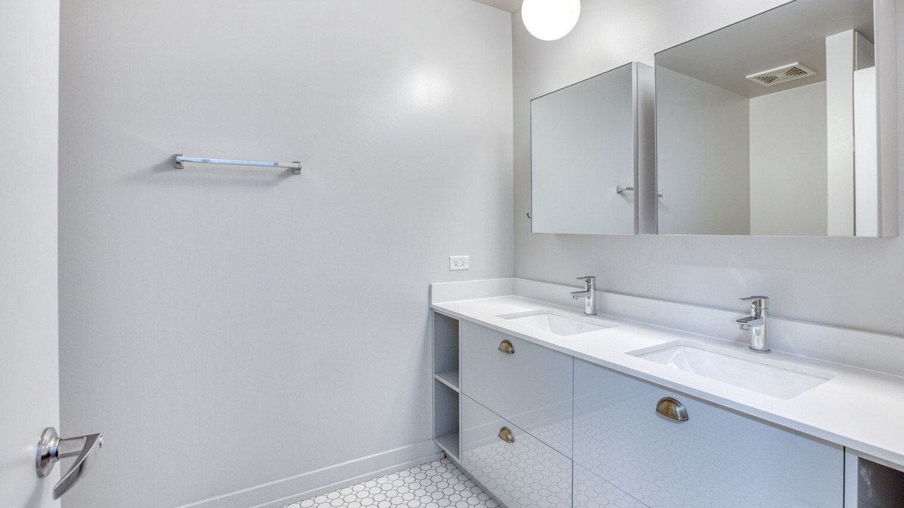 Photo of Bathroom in Near North Side