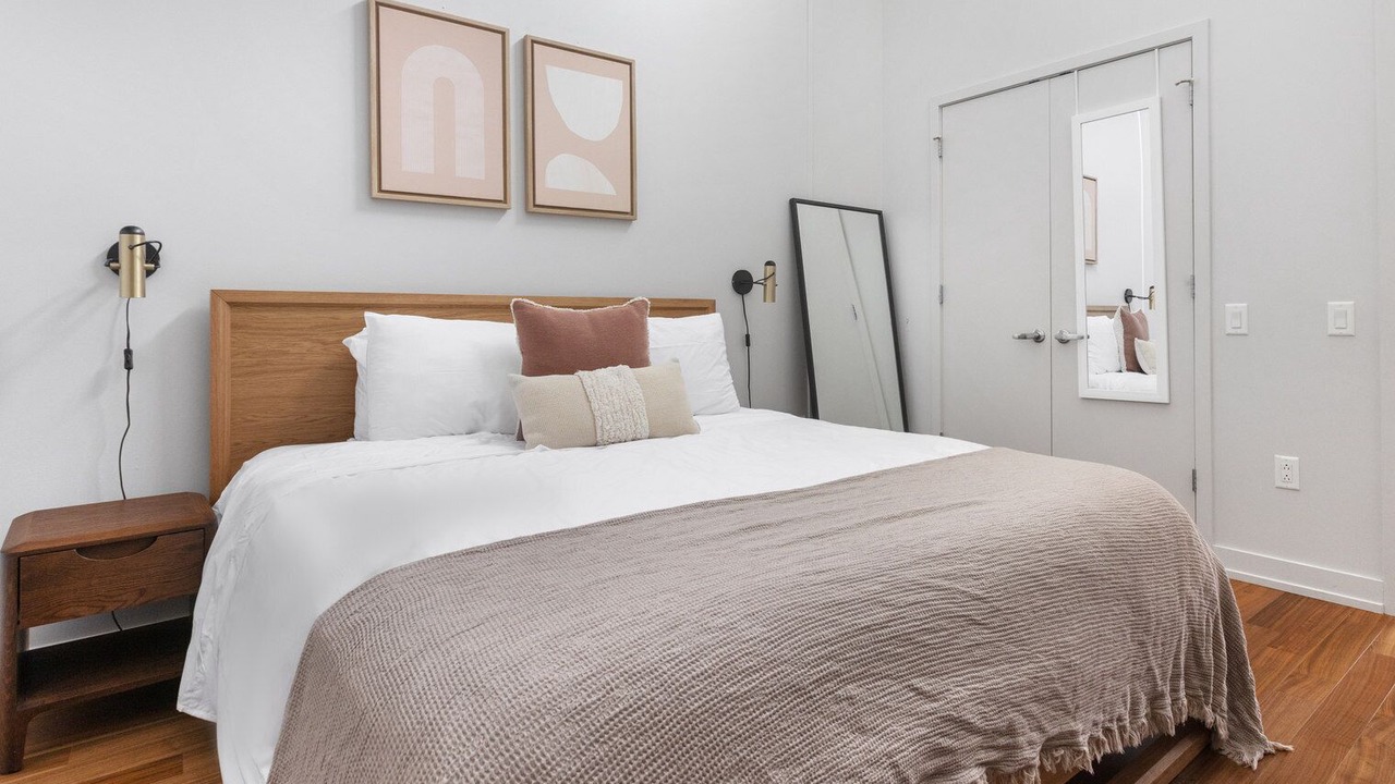 Photo of Bedroom in Near North Side