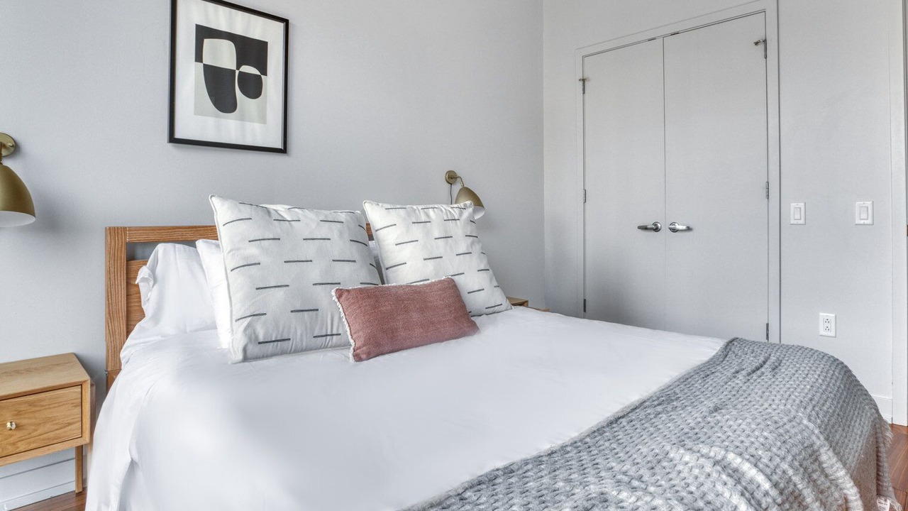 Photo of Bedroom in Near North Side