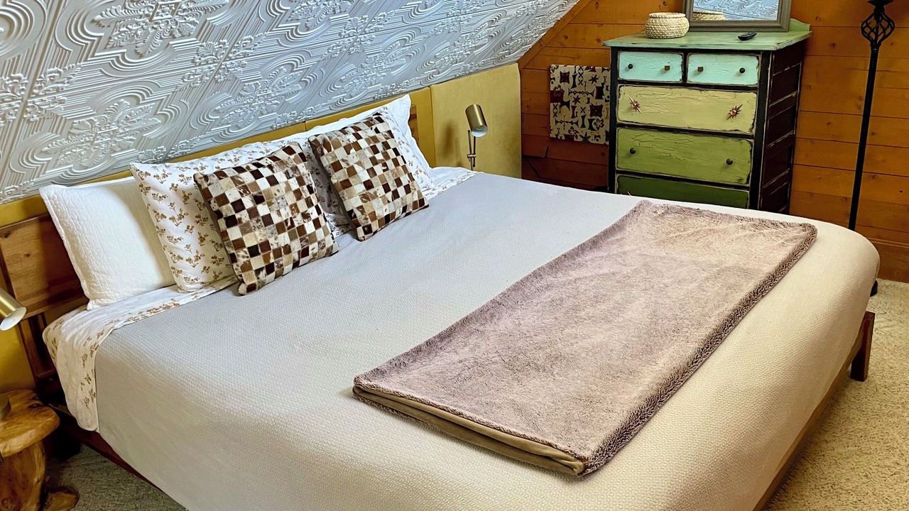Photo of Bedroom in Garfield