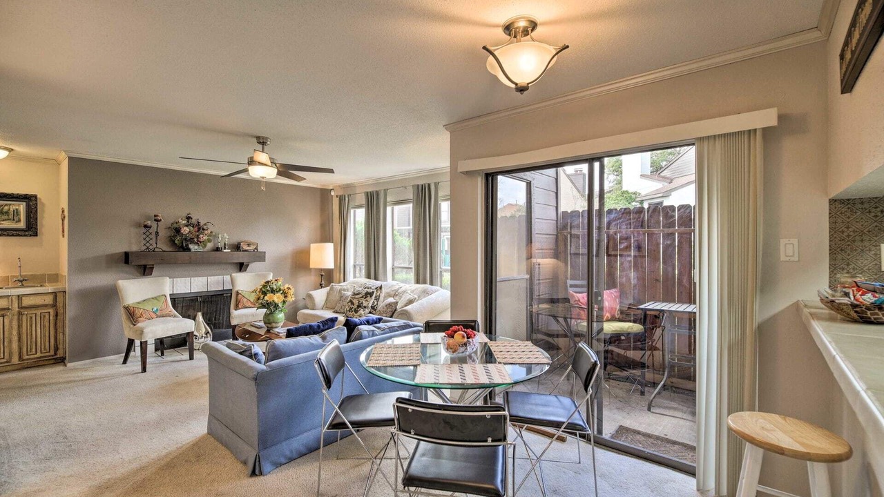 Photo of Livingroom in Braeswood Place