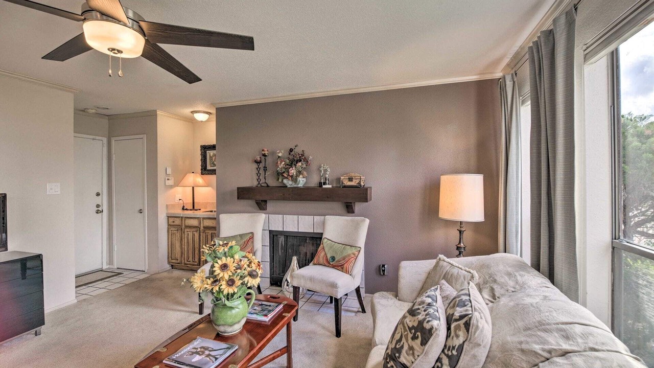 Photo of Livingroom in Braeswood Place