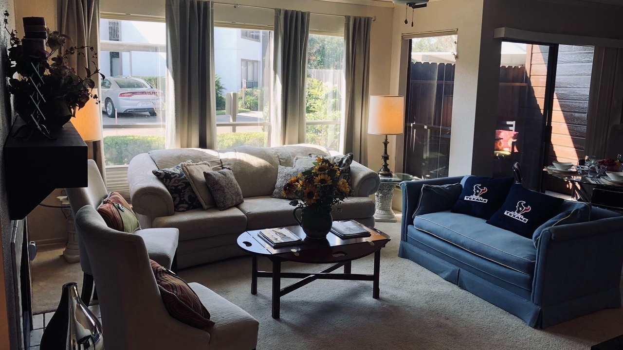 Photo of Livingroom in Braeswood Place