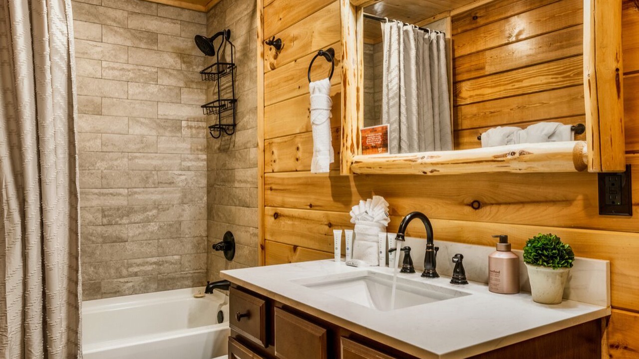 Photo of Bathroom in White Oak Lodge