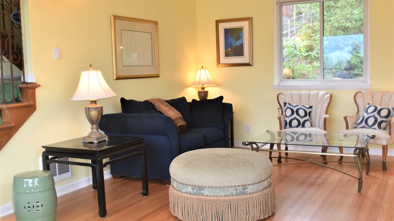 Photo of Livingroom in North Admiral