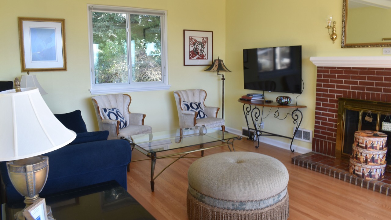 Photo of Livingroom in North Admiral