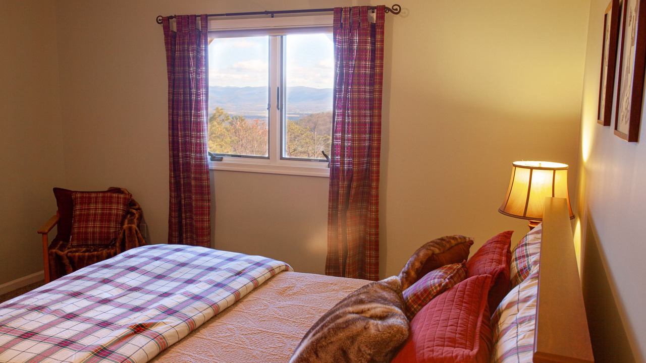Photo of Bedroom in McGaheysville