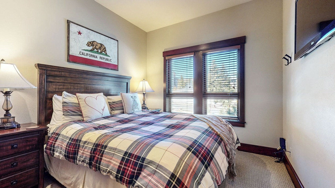 Photo of Bedroom in Mammoth Lakes