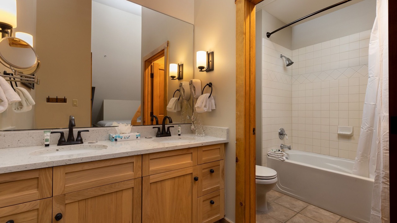 Photo of Bathroom in River Run