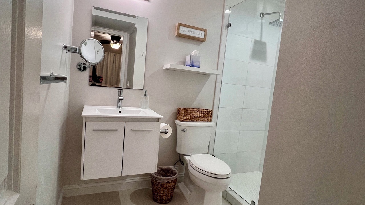 Photo of Bathroom in Folly Field