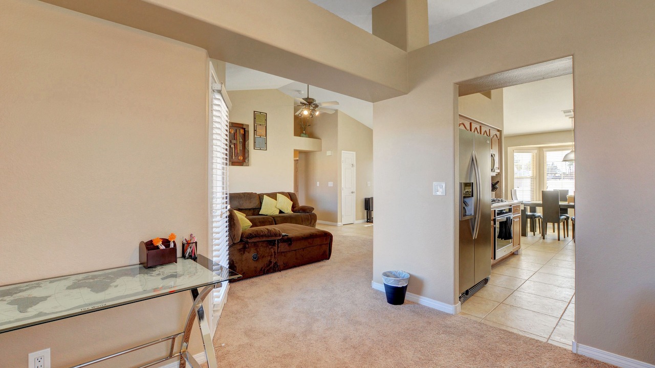 Photo of Livingroom in Green Valley North