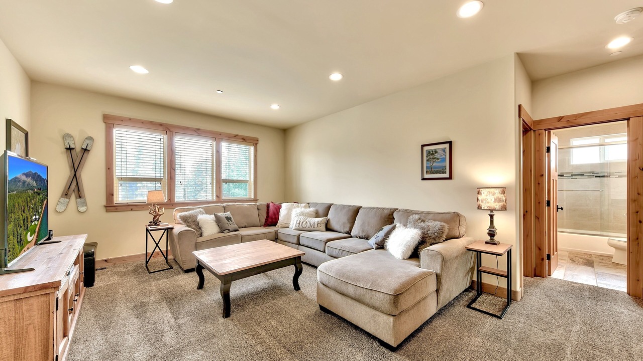 Photo of Livingroom in Mountain View Estates
