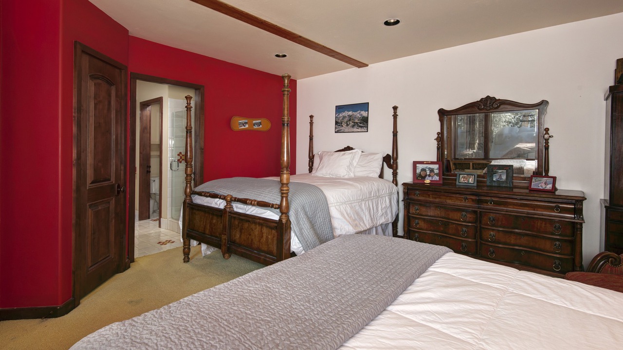 Photo of Bedroom in Four O'Clock