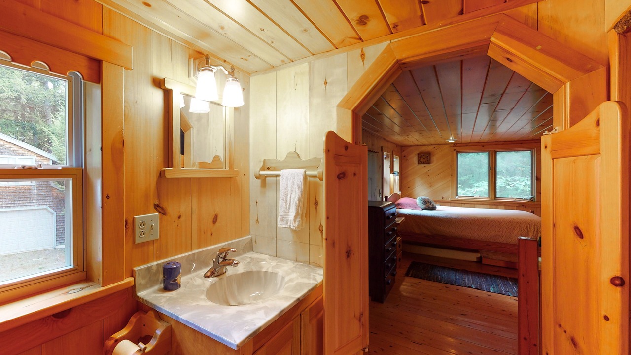 Photo of Bedroom in Beaver Cove