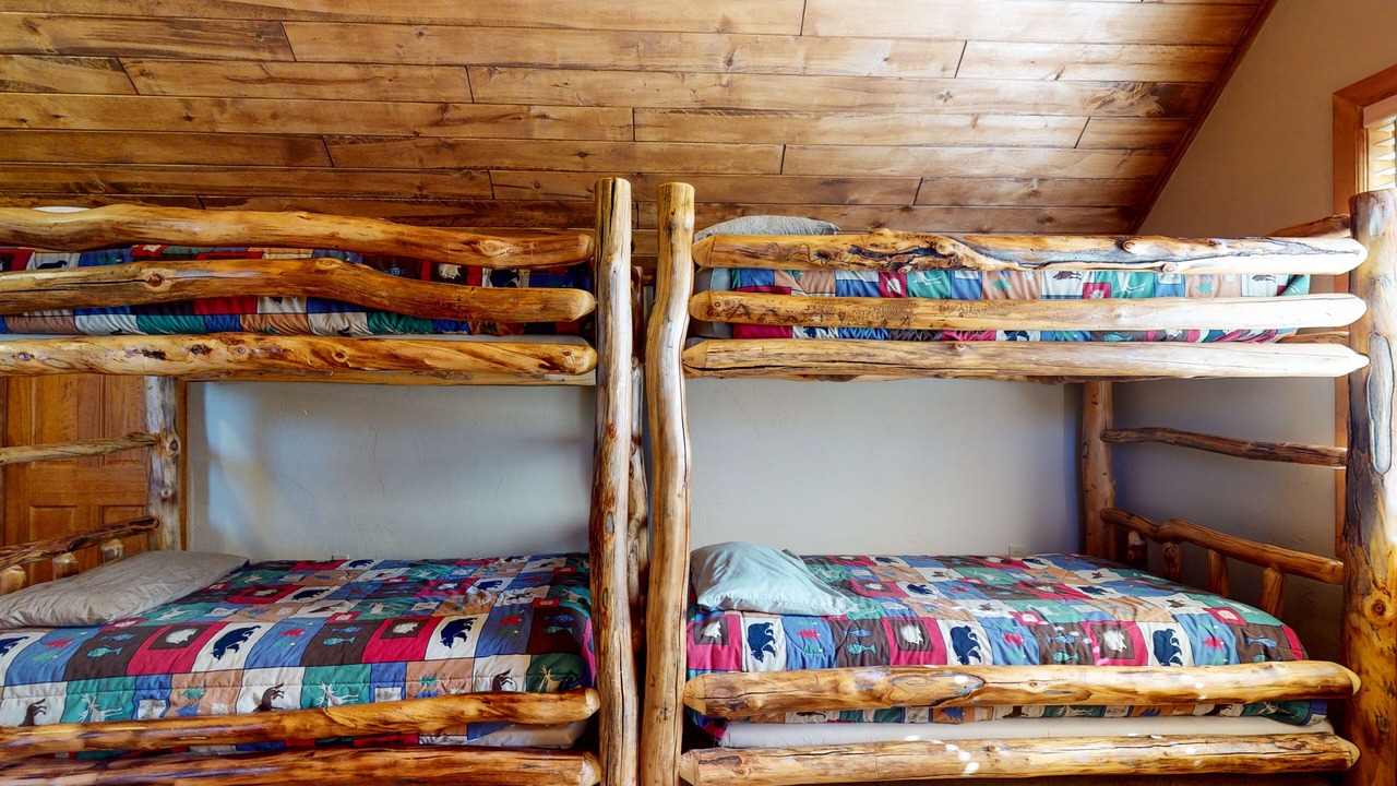Photo of Bedroom in South Fork