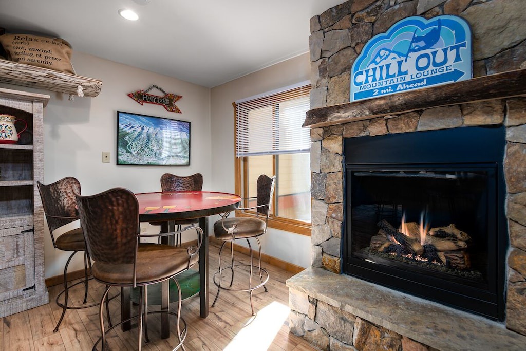 Photo of Livingroom in Peak 9