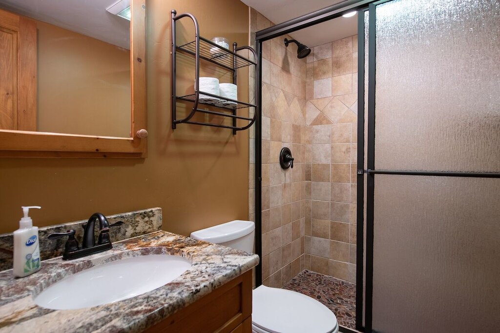 Photo of Bathroom in Peak 9