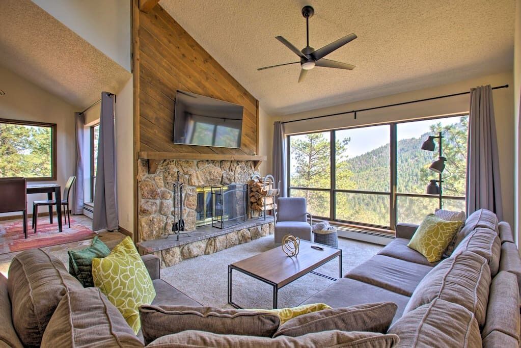 Photo of Livingroom in Evergreen