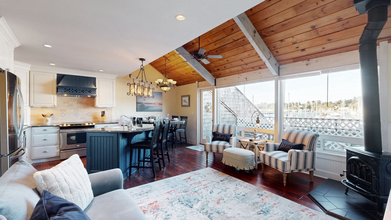 Photo of Livingroom in Historic Bayfront