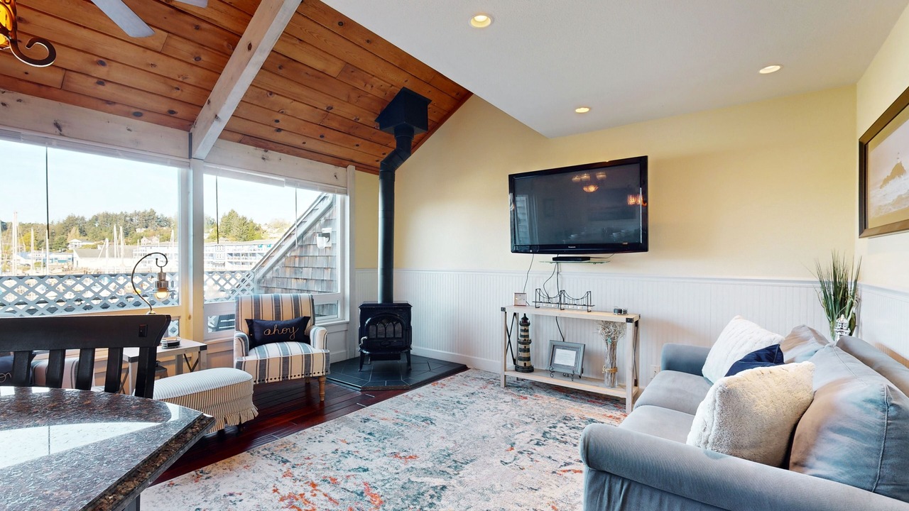 Photo of Livingroom in Historic Bayfront