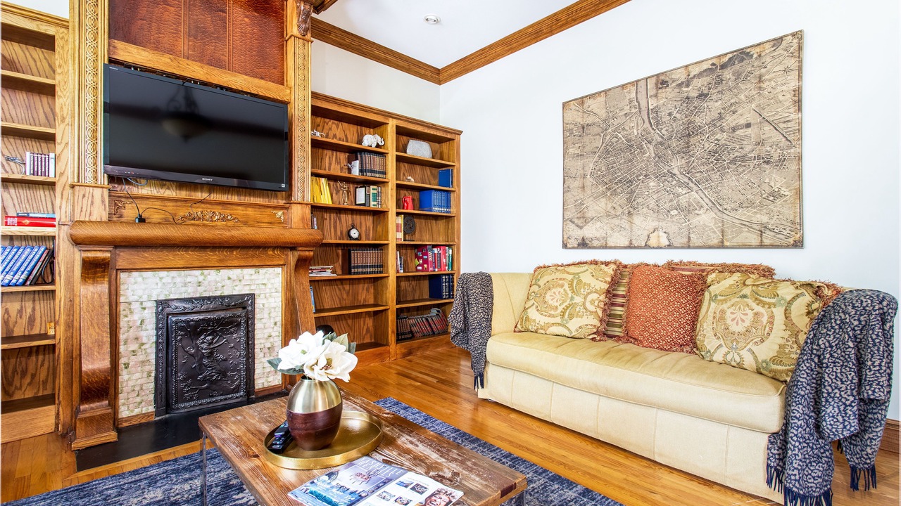 Photo of Livingroom in Belmont - Hillsboro