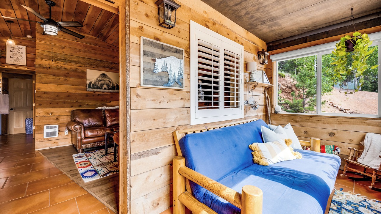 Photo of Livingroom in Divide