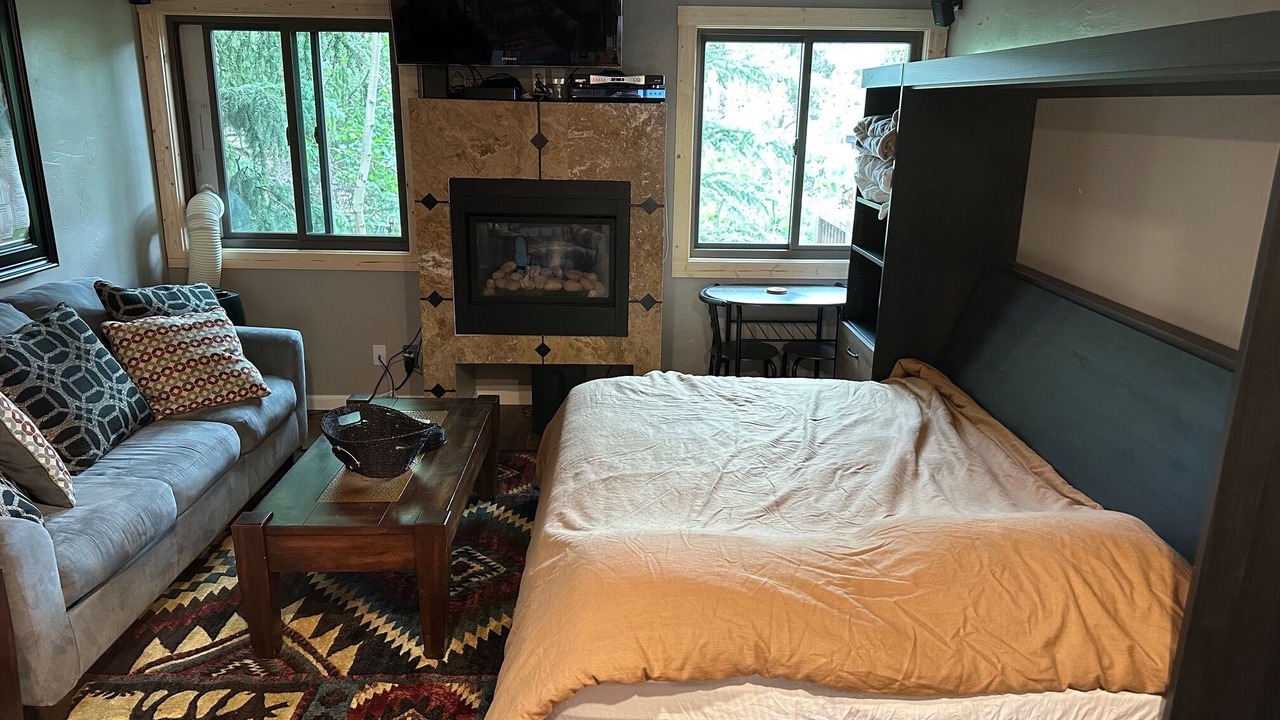 Photo of Bedroom in Four O'Clock